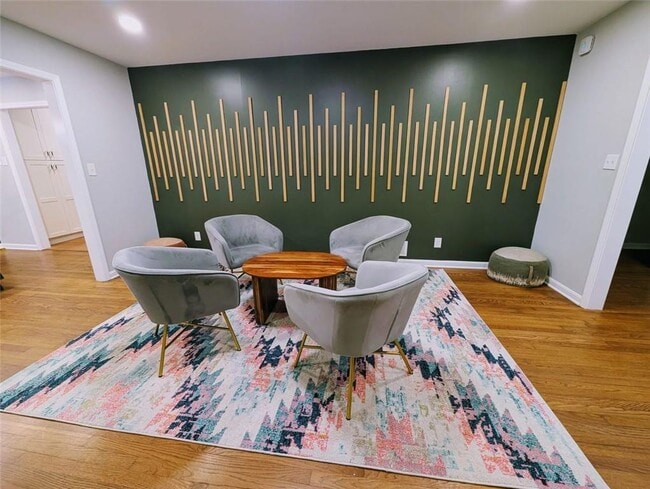 Photo - 460 Holt Rd NE