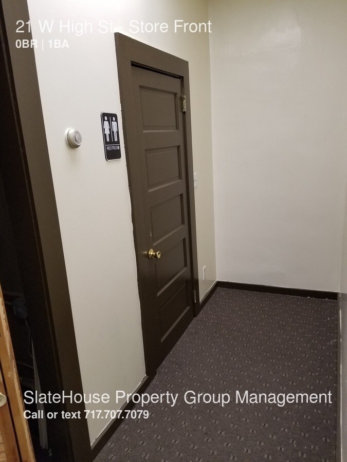 Store front in downtown Elizabethtown Apartment For Rent in