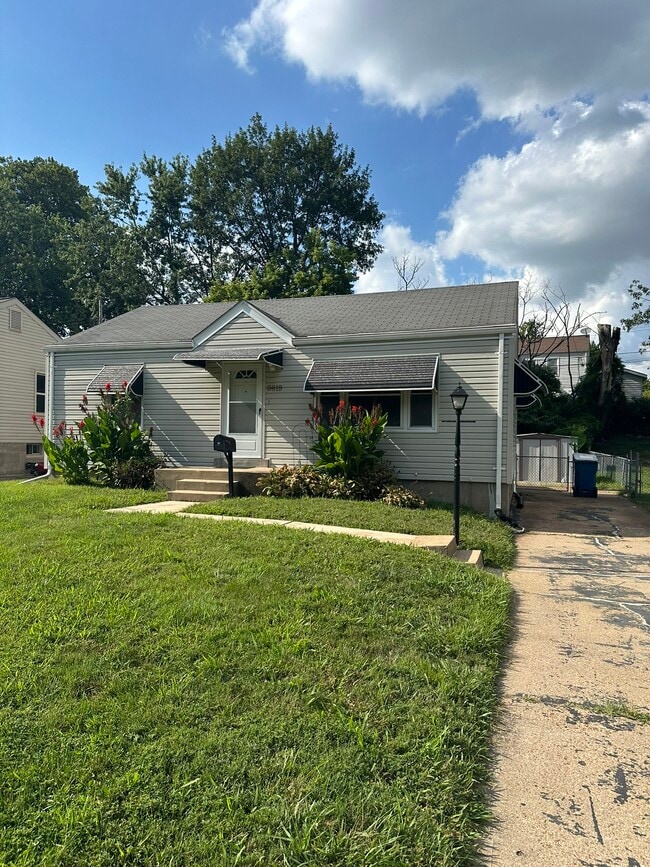 Building Photo - 9819 Eastbrook Dr Rental