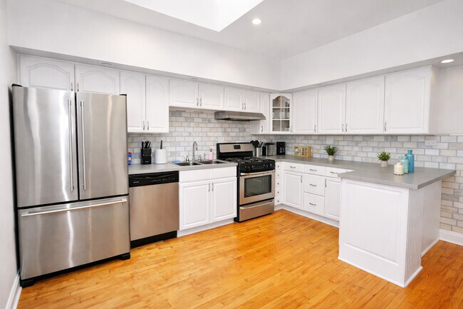 Photo - 736 S Oakley Blvd Unit 2