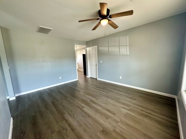 Photo - 960 Mayfield Dr