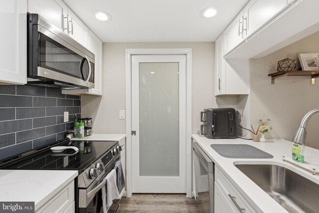 Photo - 2807 S Woodrow St Unidad 1
