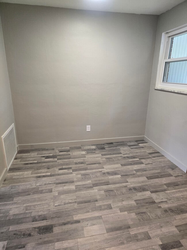 Photo - 235 S Liberty St Unidad #4
