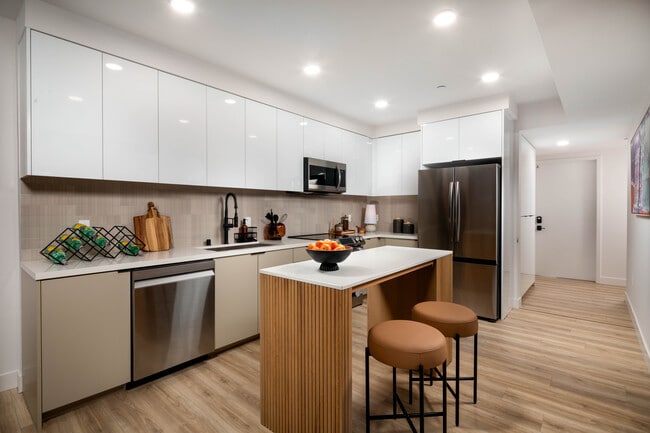 Shared Kitchen in Shared 5 Bed Unit - LUCA Beverly Grove Rental