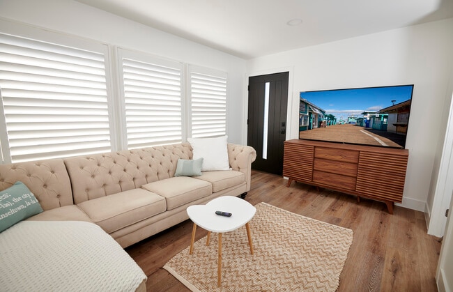 Photo - 728 Euclid St