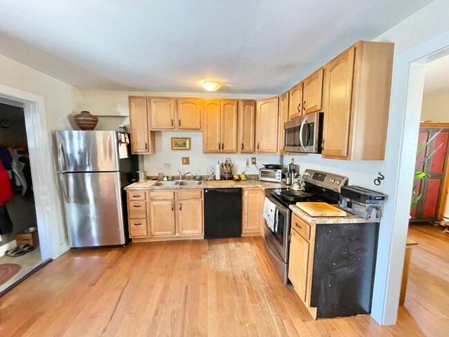 Photo - 133 S Main St