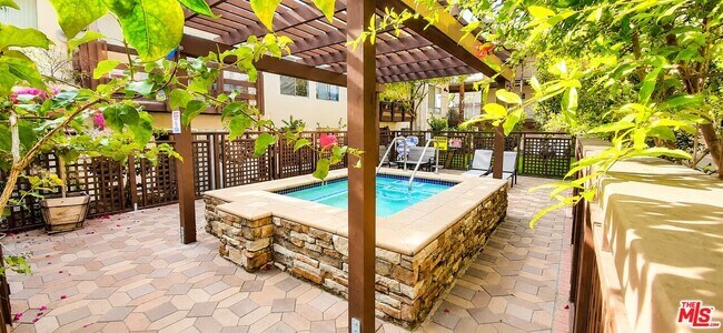 525 S Ardmore Ave Unidad 261