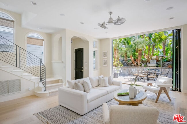 Building Photo - 707 Jasmine Ave