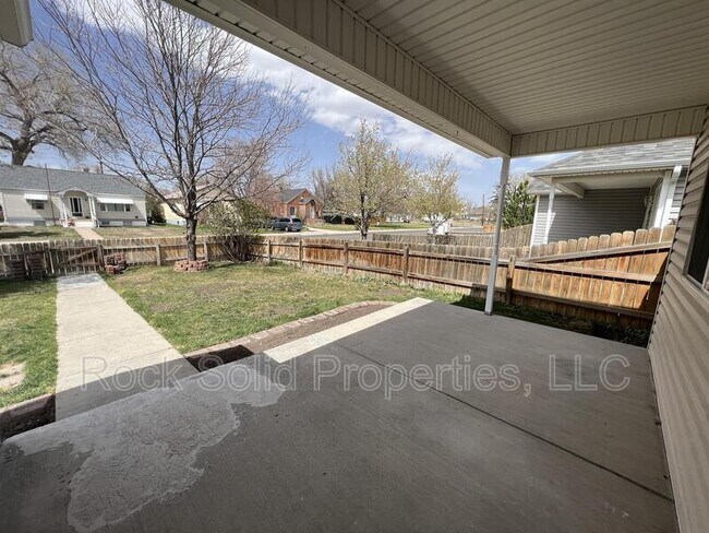 Photo - 405 E 5th St