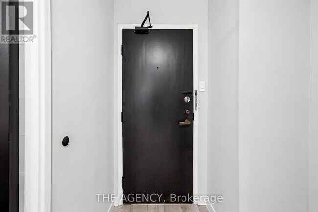 Photo - 2350 Dundas St W Unit 520A