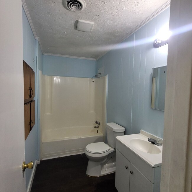 Photo - 302 Larsen St
