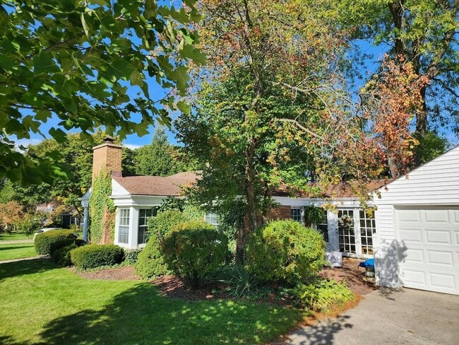 Photo - 203 E Oak Ave