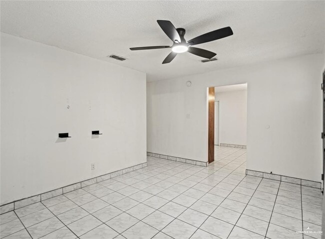 Photo - 27 E Peter St