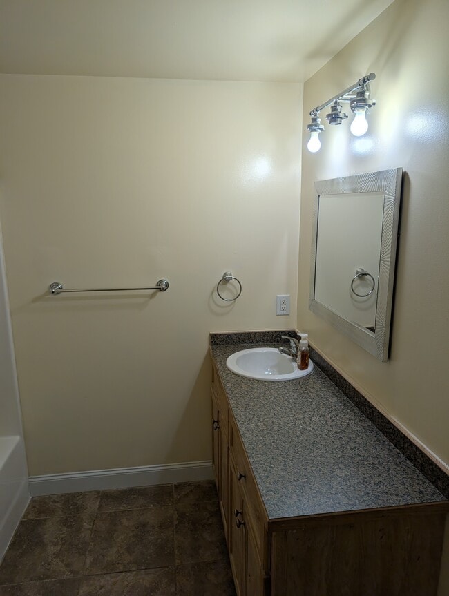 Photo - 200 Lackey St