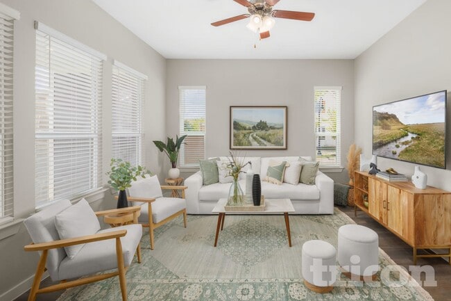 Photo - 718 Lacewing Dr