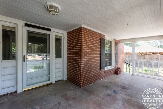 Photo - 223 S Main St