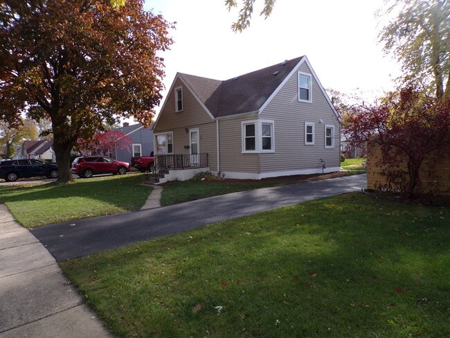 Building Photo - 161 W Franklin Dr Rental