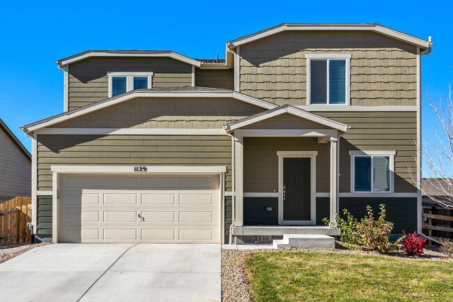 Building Photo - Spacious Home with Central AC and Fenced Yard