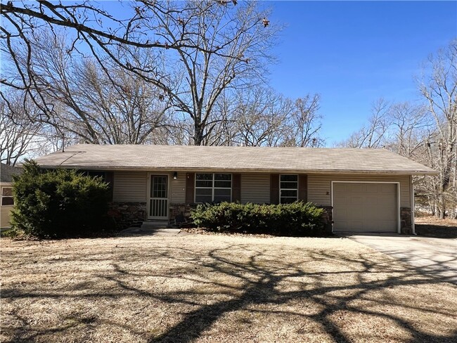 Building Photo - 2 Lancaster Dr