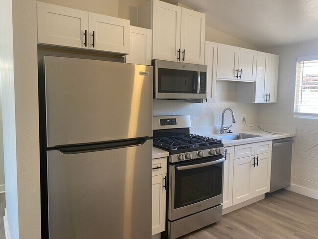 1011 E Amelia Ave Unit 1011-3