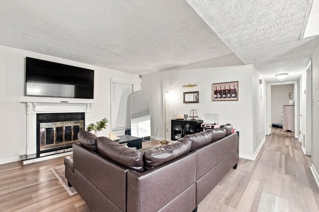 Photo - 6425 Pinebark Way