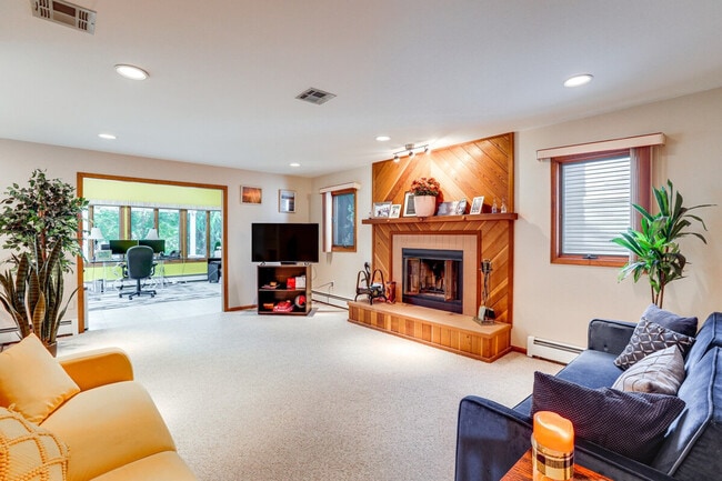 Building Photo - 31 Diane Dr Unit ID1299736P