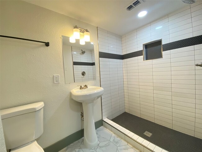 Building Photo - 2305 55th St Unit 1 Rental