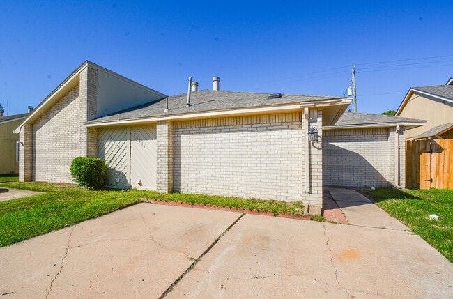 Photo - 16518 Monte Carlo Ln