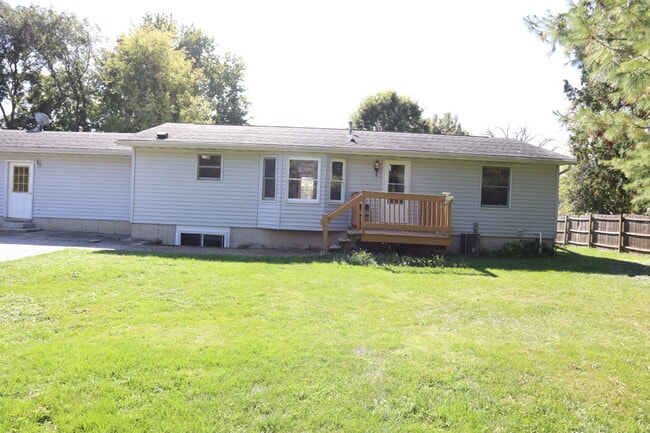 Photo - 108 E Davis St