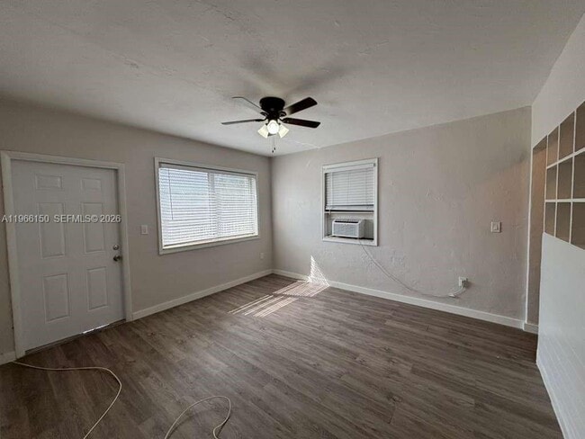 Photo - 301 Sharar Ave Unit 4