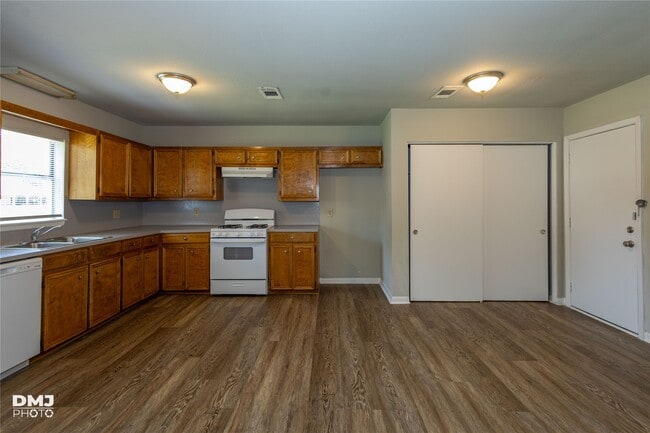 Photo - 3140 Boyd Ave