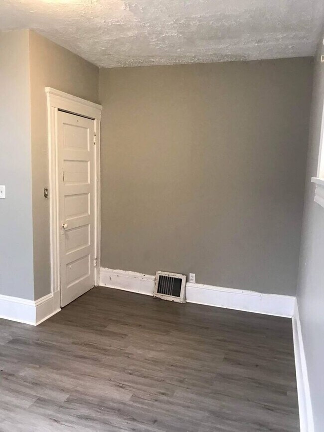 Photo - 7621 Star Ave Unit DOWN