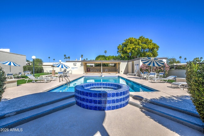 Building Photo - 8647 E Devonshire Ave