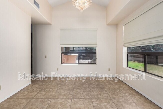 Photo - 1819 E Cascade Dr