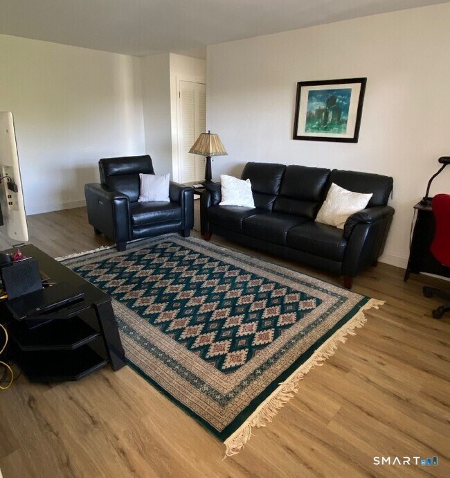 6 Canterbury Ct Unit 6