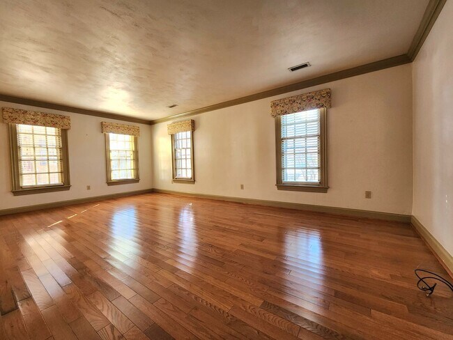 Photo - Gorgeous End Unit Townhouse in Great Bridge!