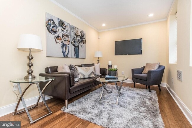 Building Photo - 2345 Turner St