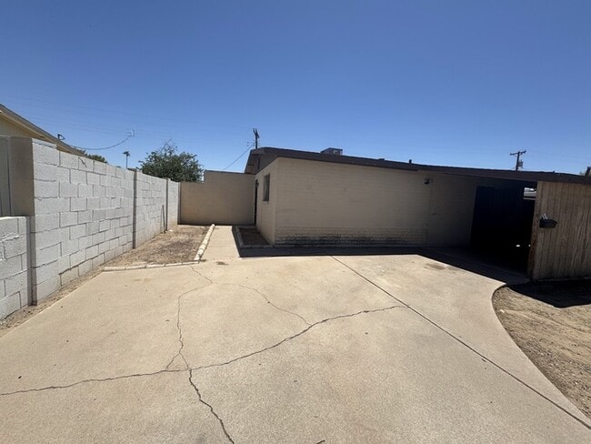 Building Photo - 7747 W Weldon Ave Rental