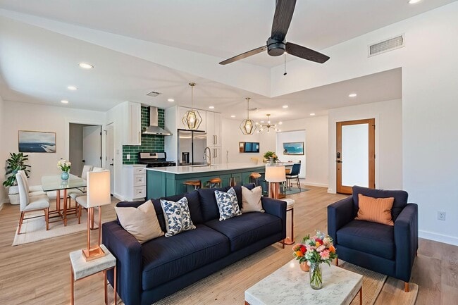 Photo - 5200 King Charles Dr