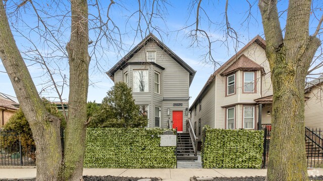 Building Photo - 3406 W Dickens Ave Unit 1 Rental