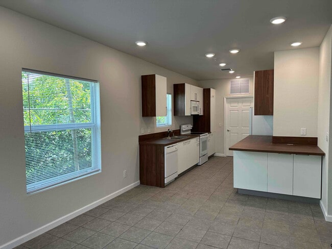 Photo - 7410 SW 10th Ct Unit 201