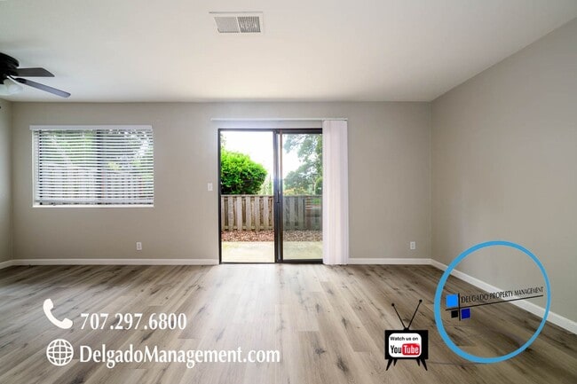 Photo - 900 Cambridge Dr