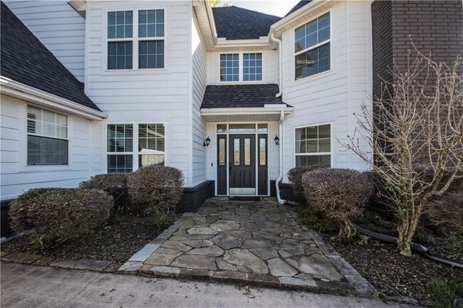 Photo - 2 Oak Ridge Ln