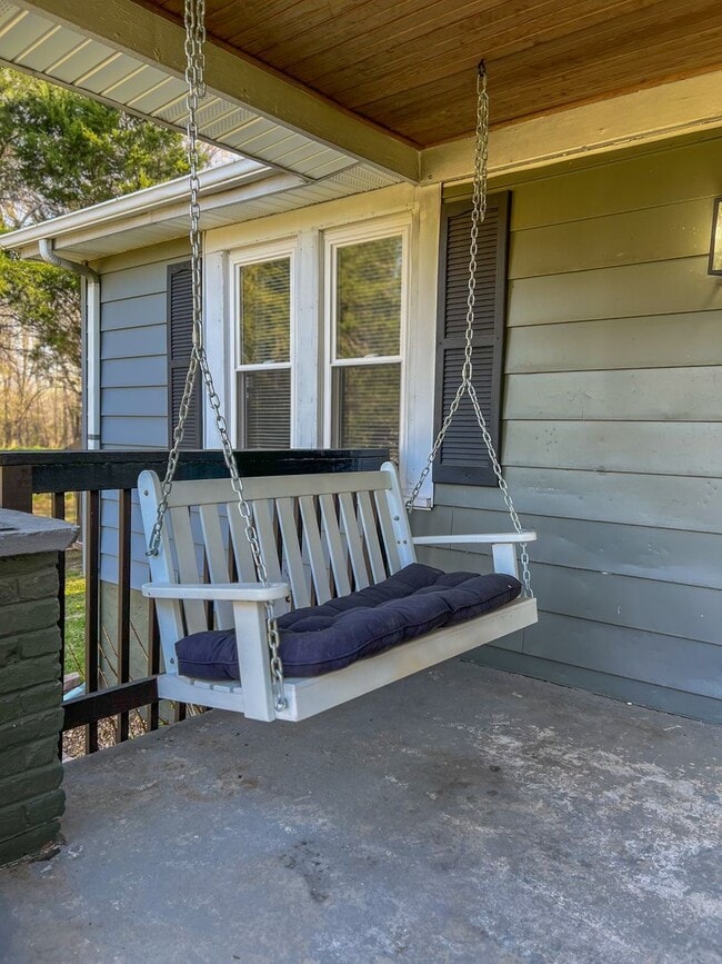 Photo - 899 Potters Ln