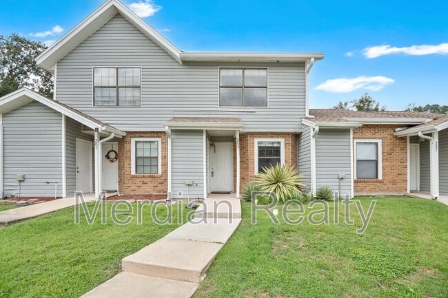 Building Photo - 205 Arbor Cir