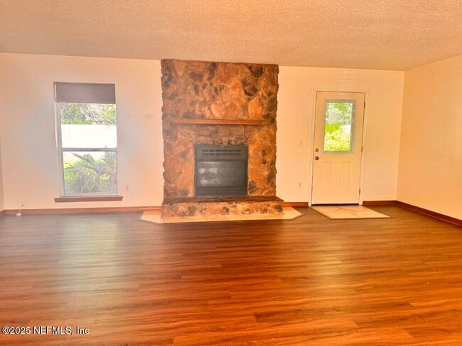 Photo - 1218 Colt St