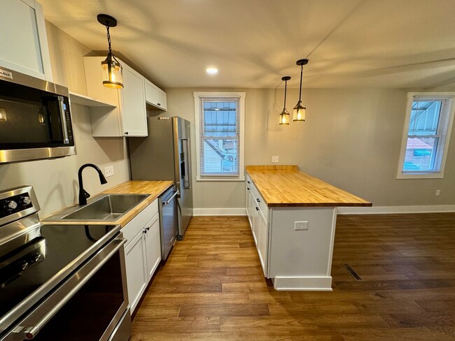 Photo - 931 Baldwin St Unit 2