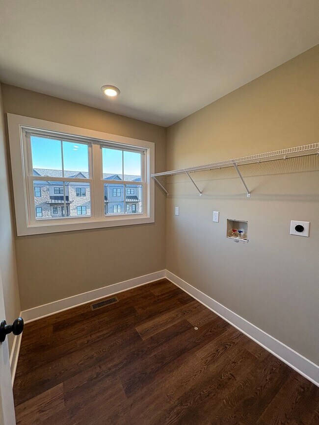 Photo - Beautiful new townhouse with a move in spe...