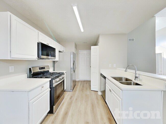 Photo - 1002 Mark Trail