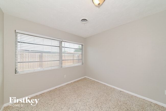 Photo - 4516 56th St W
